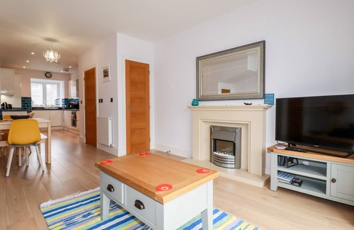 Newquay City Centre Cottage | 6 OCEAN HEIGHTS, pet friendly, country holiday cottage in Newquay