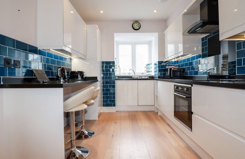 Newquay City Centre Cottage | 6 OCEAN HEIGHTS, pet friendly, country holiday cottage in Newquay