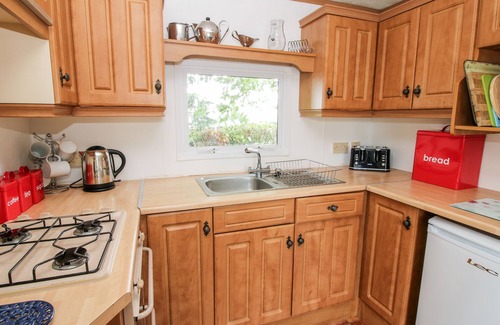 Much Wenlock Cottage | 6 OLD ORCHARD, pet friendly, with a garden in Much Wenlock