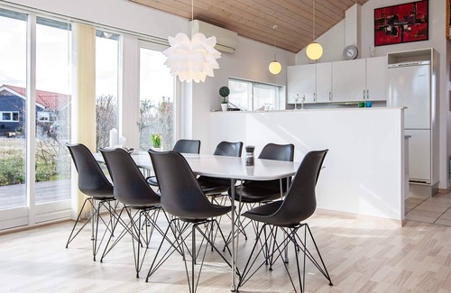 Marielyst House | 6 person holiday home in Væggerløse