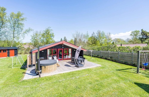 Henne House | 6 person holiday home in Henne