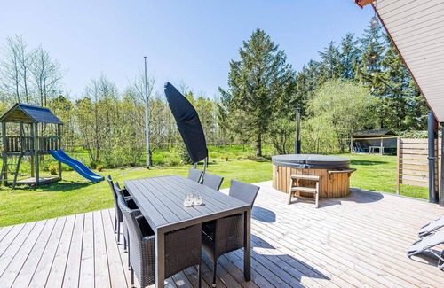 Henne House | 6 person holiday home in Henne