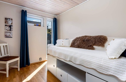 Bomlo House | 6 person holiday home in BØMLO