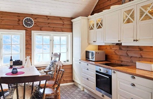 Vallavik House | 6 person holiday home in Grimo