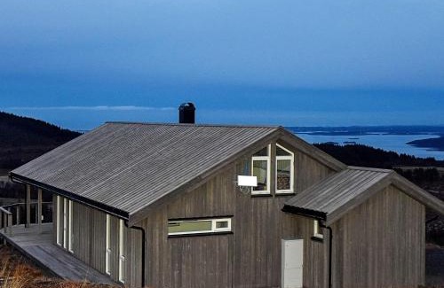 Gjengstoa House | 6 person holiday home in Lyngstad