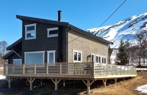 Lyngen House | 6 person holiday home in Nord-Lenangen