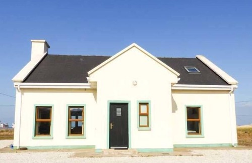 Doogort Cottage | 6 STRAND COTTAGES, family friendly in Achill Island, County Mayo