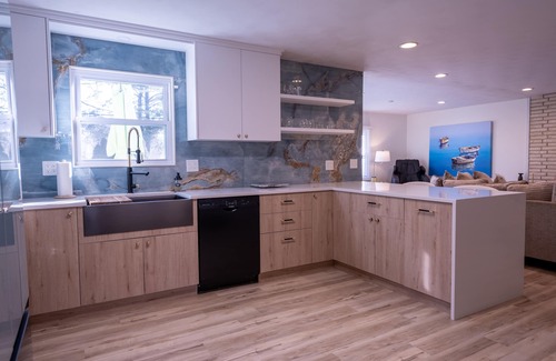 Carmel House | .6 Walk to Carmel Midtown. Quiet and secure neighborhood. Plus massage chair!