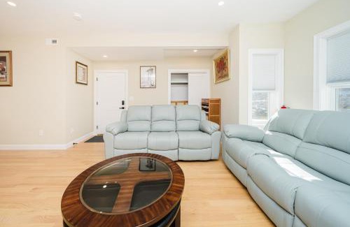 West Codman Hill - West Lower Mills Apartment | 60-2 3BR Boston - Modern Apt near Franklin Park