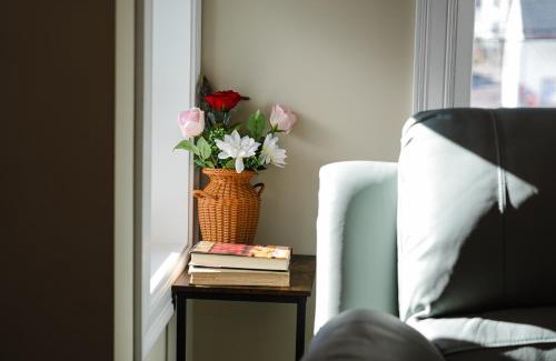 West Codman Hill - West Lower Mills Apartment | 60-2 3BR Boston - Modern Apt near Franklin Park