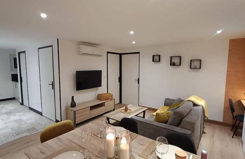 Saint-Chamond Apartment | 60 m² Apartment ∙ 2 bedrooms ∙ 6 guests