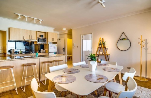 East Perth Apartment | 60 Sparkling Perth East End Pool+Parking sleeps 4