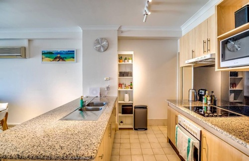 East Perth Apartment | 60 Sparkling Perth East End Pool+Parking sleeps 4