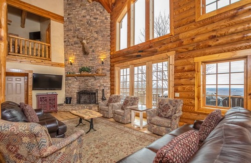 McHenry House | 602 m² House ∙ 8 bedrooms ∙ 22 guests