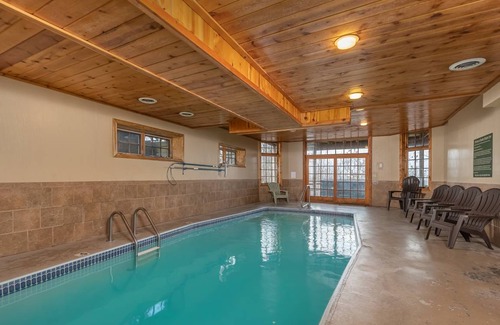 McHenry House | 602 m² House ∙ 8 bedrooms ∙ 22 guests
