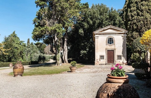 Crespina House | 60km to florence and 20km to the beach. Supermarket at 5 km. Shops at 2km.