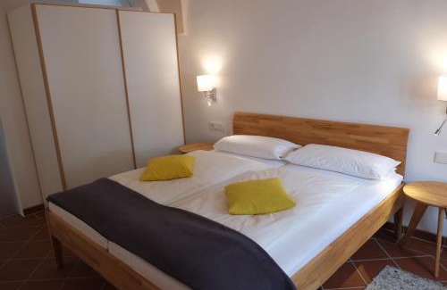 Pielenhofen Apartment | 60qm Wohnung Naabtal im historischen Pfarrhaus Pielenhofen