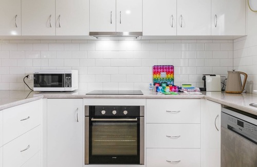 Berridale House | 61 Myack Street - Modern 4BR Home in Berridale l WiFi l Aircon