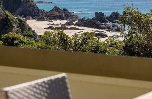 Forster House | 63 Burgess Road - Incredible views and location near beautiful Burgess Beach.