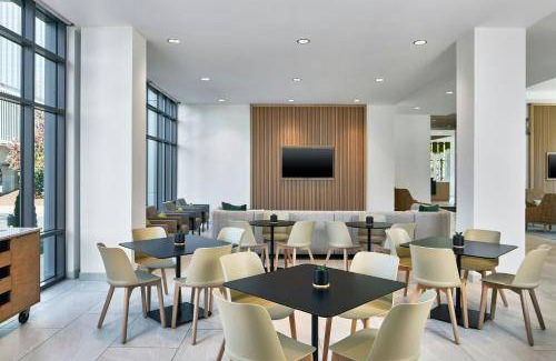 Dunwoody Hotel | 638 m² Hotel ∙ 5 guests