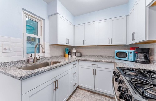 Downtown Apartment | 638 Madison · Downtown SRQ *Laurel Park * NEW* 2 bedroom* 75” TV