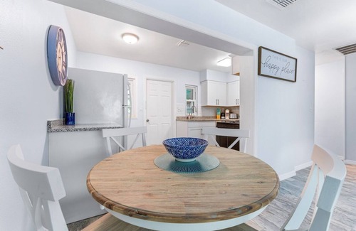 Downtown Apartment | 638 Madison · Downtown SRQ *Laurel Park * NEW* 2 bedroom* 75” TV