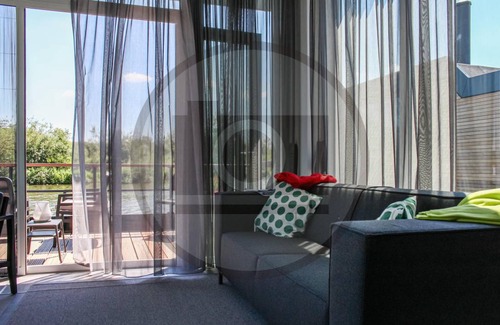 Ohe en Laak Boat Rental | 64 m² Houseboat ∙ 2 bedrooms ∙ 4 guests