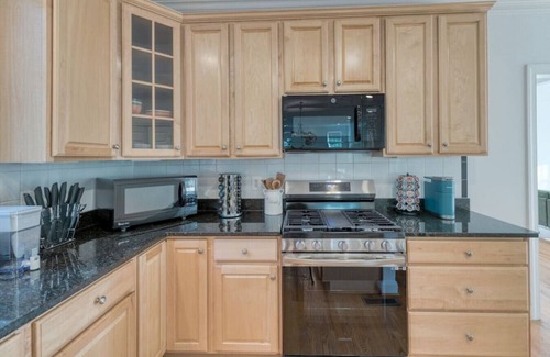 Arlington House | 6548 35th Street · Luxurious*KingBeds*PrvBackyard*Jacuzzi*Park4