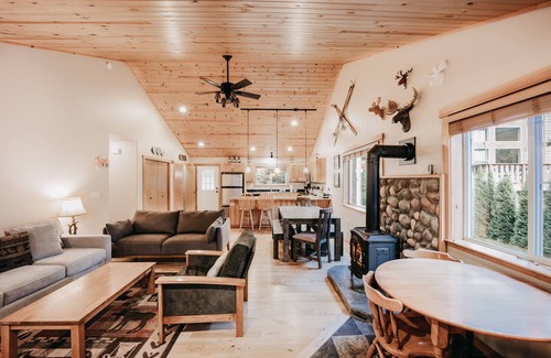 Warnick House | 65gs - Hot Tub - Wi-fi - Pets Friendly - Bbq
