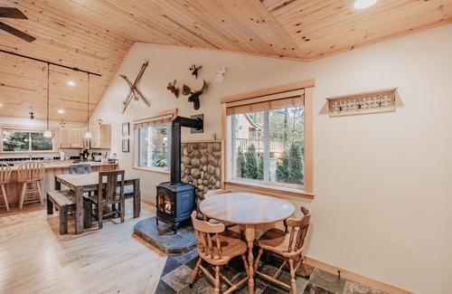 Warnick House | 65gs - Hot Tub - Wi-fi - Pets Friendly - Bbq