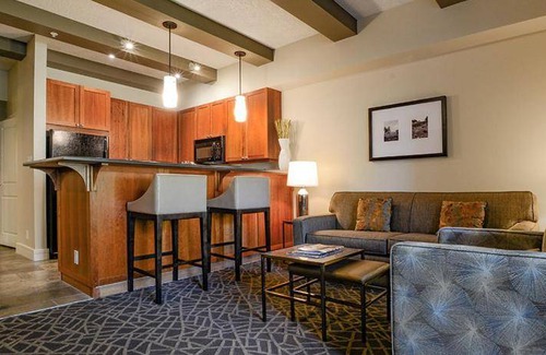 Bear Mountain Resort Hotel | 67 m² Hotel ∙ 4 guests