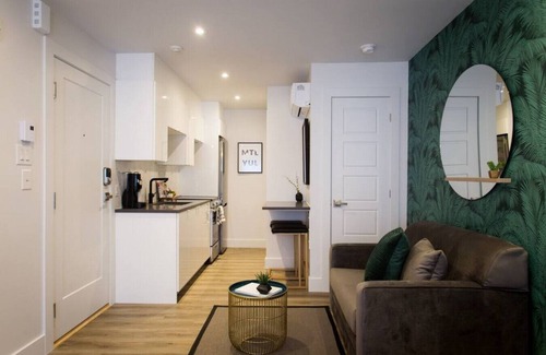 Little Italy Apartment | 6768 - 401 · Blue Tropics Studio in Little Italy with kitchen by Denstays