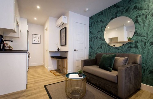 Little Italy Apartment | 6768 - 401 · Blue Tropics Studio in Little Italy with kitchen by Denstays