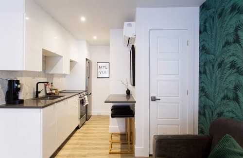 Little Italy Apartment | 6768 - 401 · Blue Tropics Studio in Little Italy with kitchen by Denstays