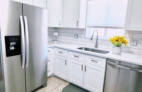 Dupont House | 6bdrm/6bath/2Kitchens/2LivingRms/2laundry; Easy access to Downtown and Red Rocks