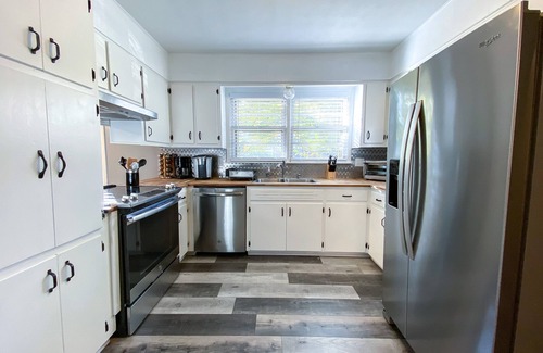 Madison House | 6Bdrm Retreat near Downtown Madison. Sleeps 12