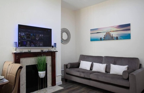 Rusholme House | 6Bedroom House 10min Drive from City Centre