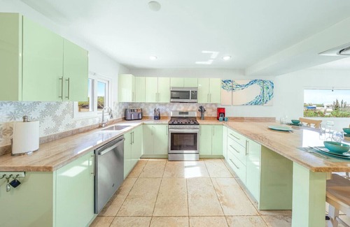 Arashi Apartment | 6BR/6BA 5 Mins to Beach | Alegria Villa by Bocobay