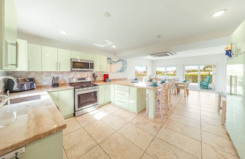 Arashi Apartment | 6BR/6BA 5 Mins to Beach | Alegria Villa by Bocobay