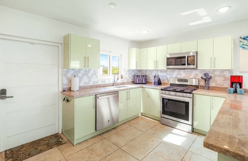 Arashi Apartment | 6BR/6BA 5 Mins to Beach | Alegria Villa by Bocobay