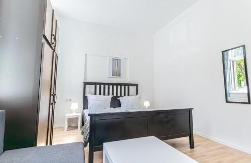 Brigittenau Apartment | 6BR Apartment/Shared Garden near Lorenz Böhler & Danube