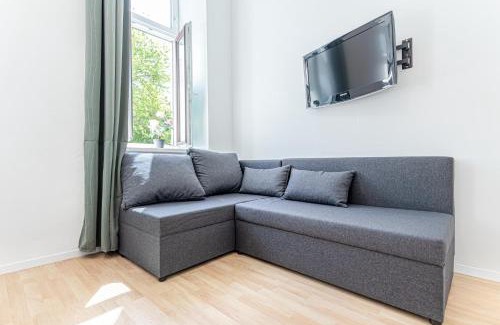 Brigittenau Apartment | 6BR Apartment/Shared Garden near Lorenz Böhler & Danube