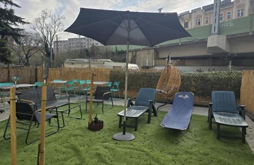 Brigittenau Apartment | 6BR Apartment/Shared Garden near Lorenz Böhler & Danube