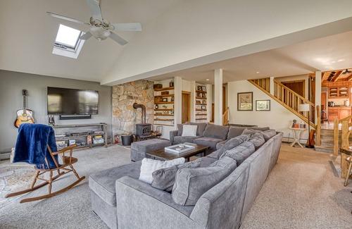 Lanesborough House | 6BR Berkshire Bliss - 38 Acres of nature - minutes from Jiminy Peak Ski Resort