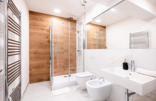 Karlin Apartment | 6BR Castle V!EWS A/C luxury Dolce Vita apartment
