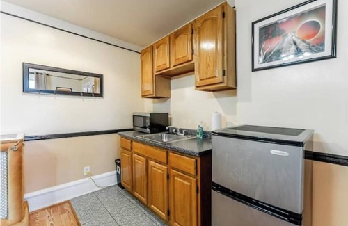 Sharon Hill House | 6BR Home/Driveway Parking ! PHL Airport/combine