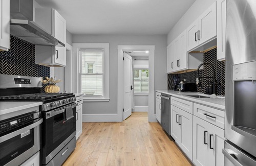 West Somerville House | 6BR3BATH 16G + FREE 4 Parking + Outdoor Furniture