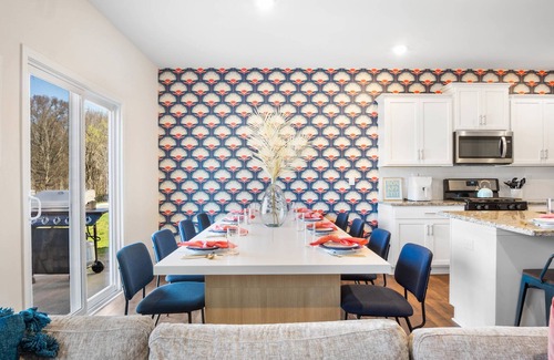 Charlotte House | 6min to UNCC: Spacious 5bd with Games Backyard