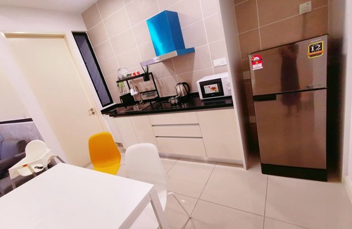 Medini Apartment | 6min walking- Legoland Happy Rainbow Suite for Families 2R2B 1-8pax Max Lakeview