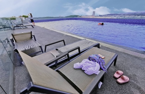 Medini Apartment | 6min walking- Legoland Happy Rainbow Suite for Families 2R2B 1-8pax Max Lakeview